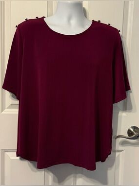 Liz Claiborne Short-Sleeve Round Neck Top in Burgundy